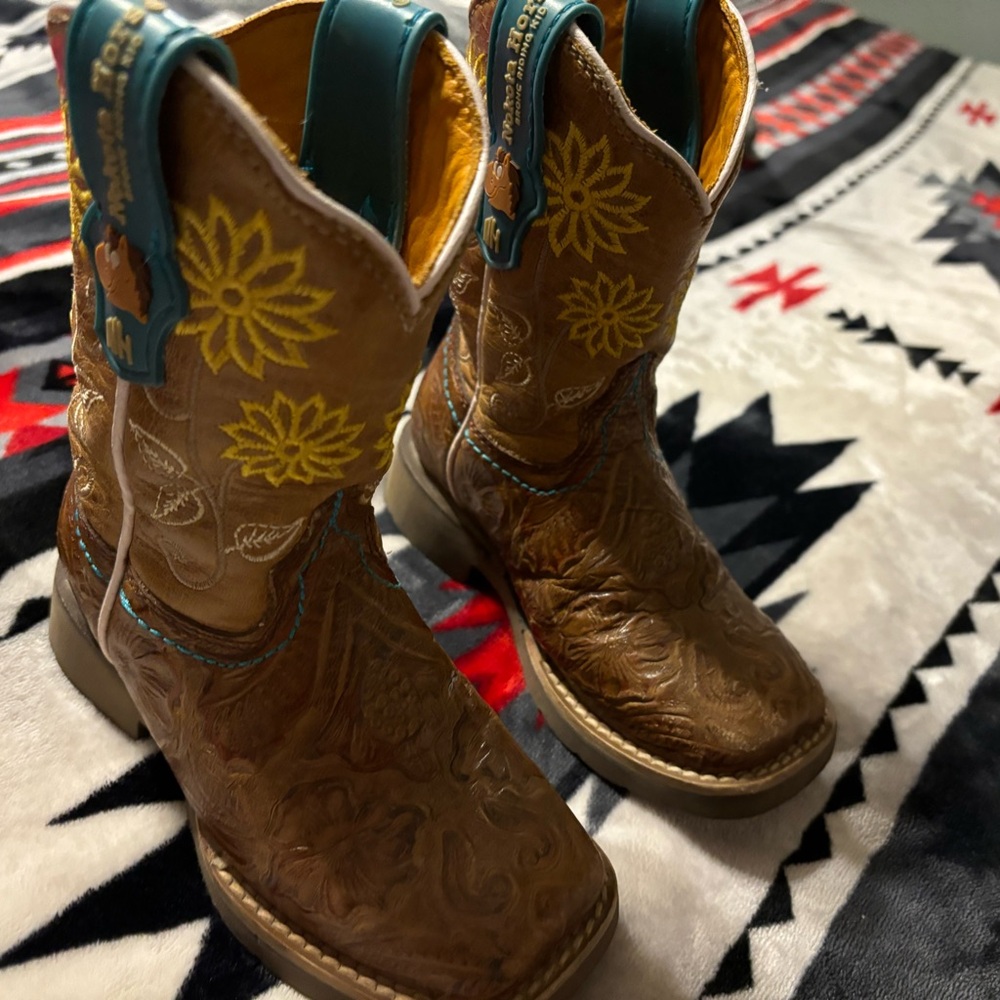 Nokota Horse little girls boots size 14 (size 7 US)